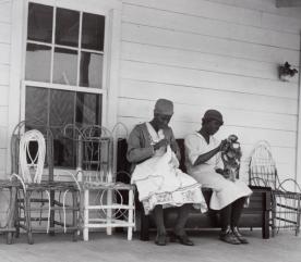 Jennie Pettway (right) and her mother Joerina (left) (Image: Marion Post Wolcott, 1939)