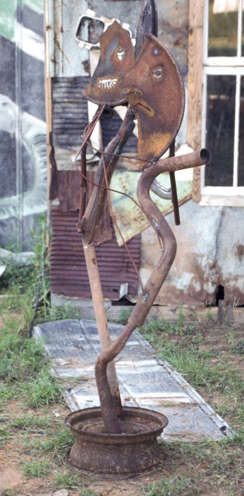 CL_sculpture_in_yard