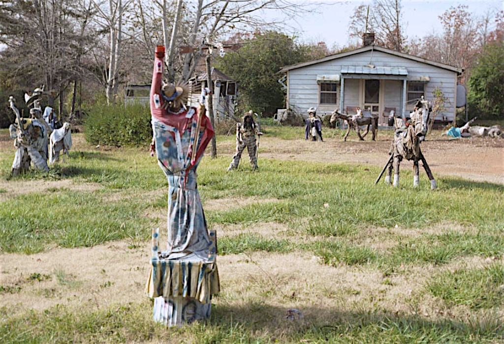 RH - Yard with Statue of Liberty - Master Image