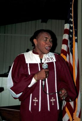 China Pettway singing at Pleasant Grove Baptist Church (Image: William Arnett, 2000)