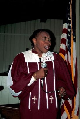 China Pettway singing at Pleasant Grove Baptist Church (Image: William Arnett, 2000)