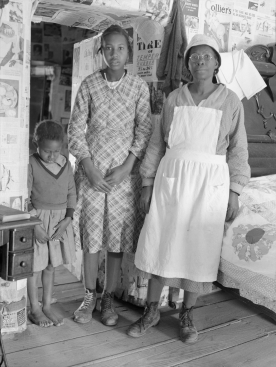 Lucy P. Pettway with sister Bertha and grandmother Lucy Mooney (Image: Arthur Rothstein, 1937)